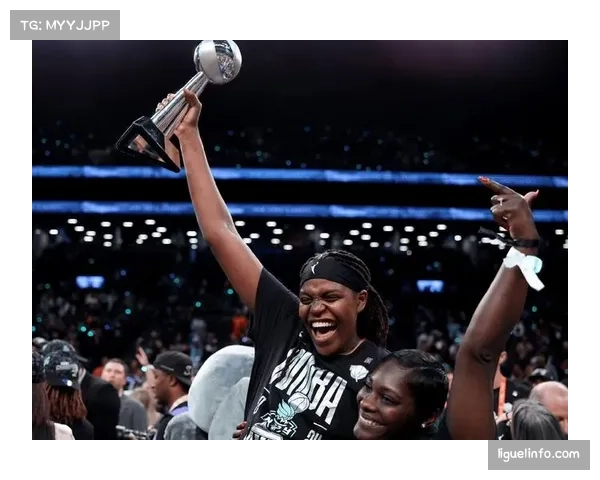 述评:上赛季总决赛MVP的统治级表现如何定义现代女子篮球内线 述评:上赛季总决赛MVP的统治级表现如何定义现代女子篮球内线